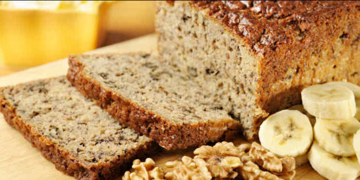 Bananin kruh z ovsenimi kosmiči