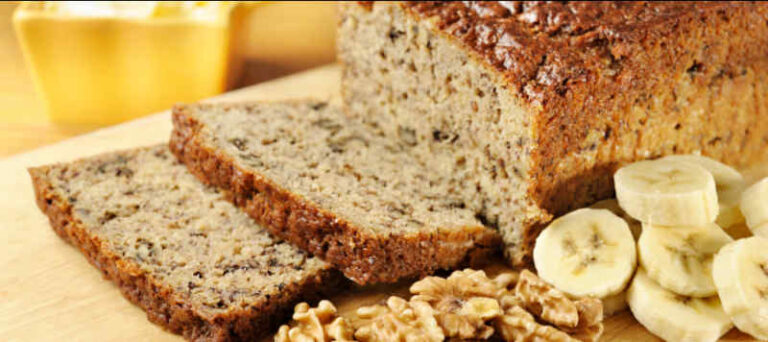 Bananin kruh z ovsenimi kosmiči